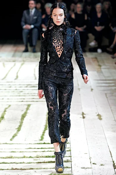 Look 13